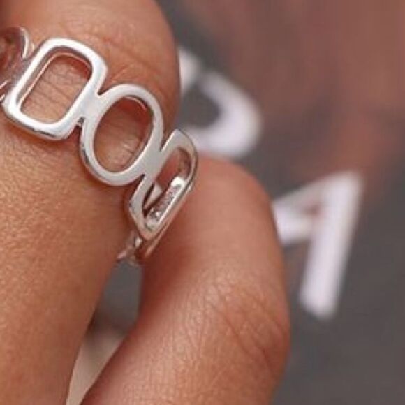 Minimalist Chic Design Adjustable Ring - Picture 2 of 5